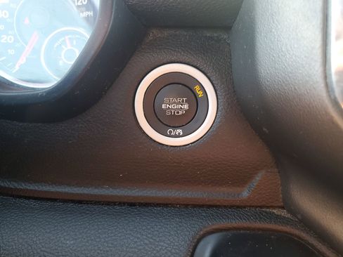 Used 2021 RAM 1500 Laramie image 25