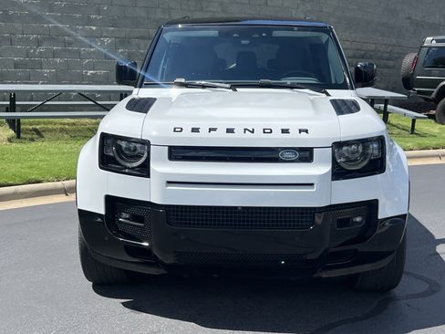 Used 2024 Land Rover Defender 130 X-Dynamic SE AWD/4WD image 10