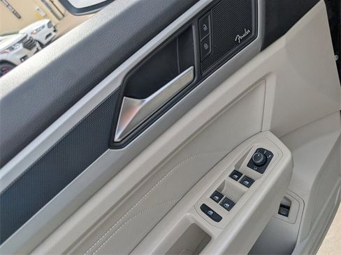 Used 2022 Volkswagen Atlas SEL Premium image 18