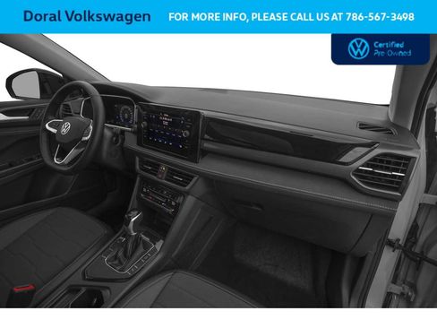 Used 2025 Volkswagen Taos SE AWD/4WD image 11