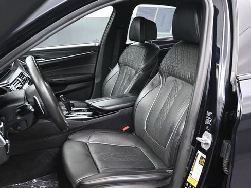 Used 2021 BMW M550i xDrive w/ Dynamic Handling Package AWD/4WD image 5