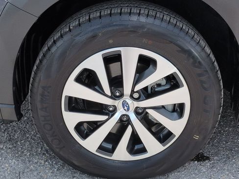 Used 2025 Subaru Outback Premium AWD/4WD image 11