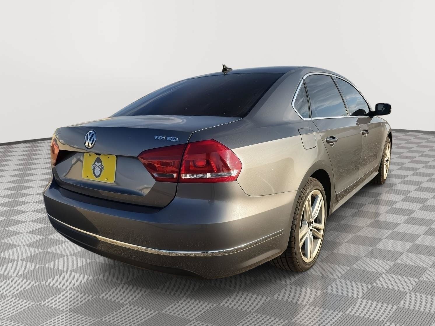 Used 2013 Volkswagen Passat TDI SEL Premium FWD image 4