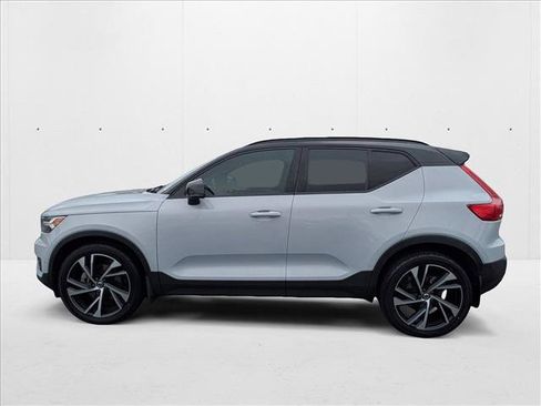 Used 2022 Volvo XC40 T5 R-Design w/ Protection Package Premier image 8
