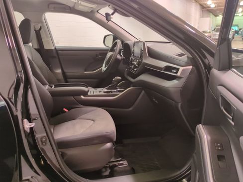 Used 2022 Toyota Highlander L image 9