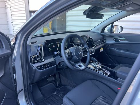 New 2025 Kia Sportage LX image 9