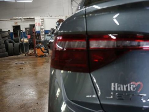 Certified 2023 Volkswagen Jetta SE image 78