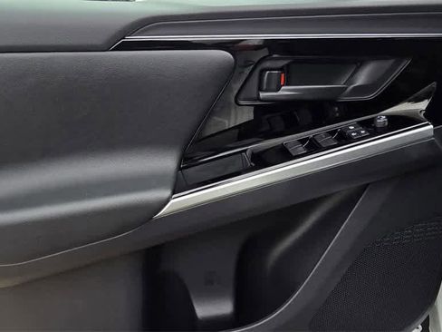 Used 2025 Toyota bZ4X FWD image 16