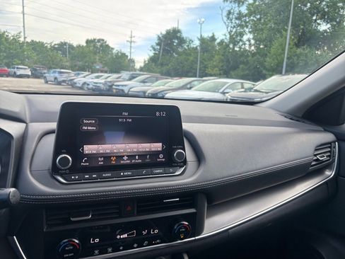 Used 2025 Nissan Rogue SV FWD image 37