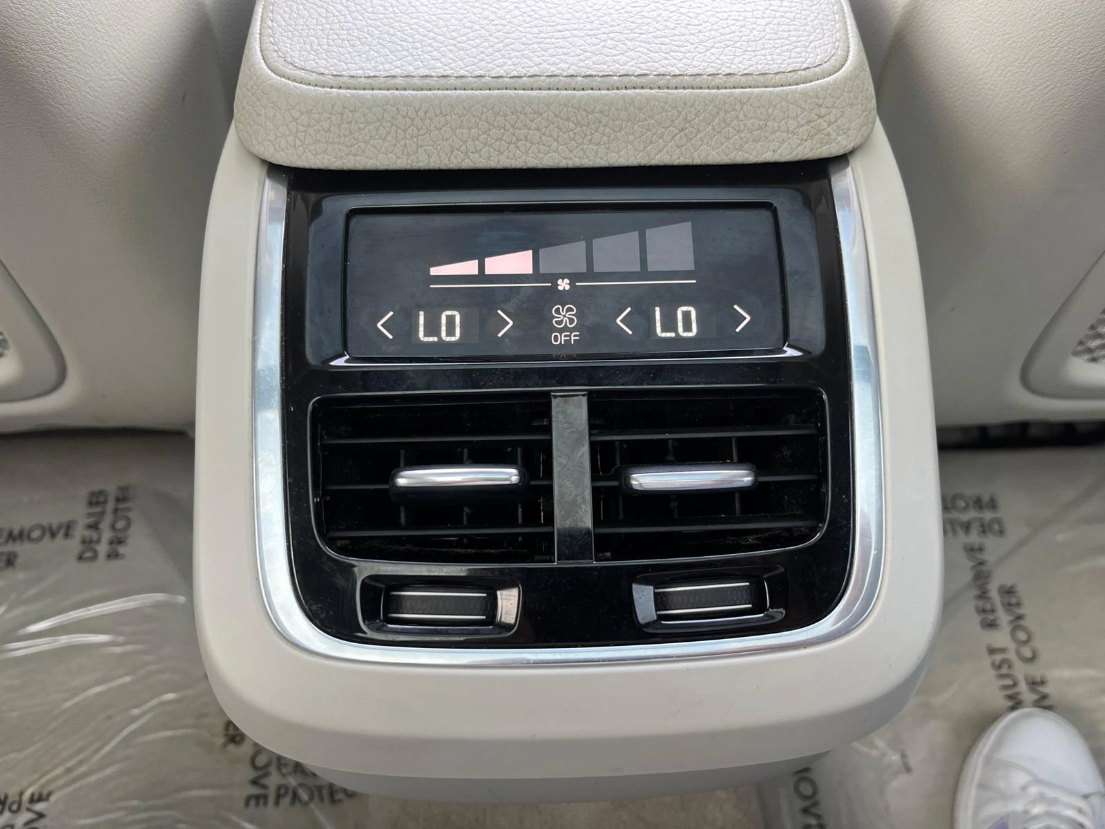 Used 2016 Volvo XC90 T6 Momentum AWD/4WD image 24