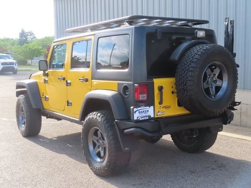 Used 2015 Jeep Wrangler Unlimited Rubicon w/ Connectivity Group AWD/4WD image 11