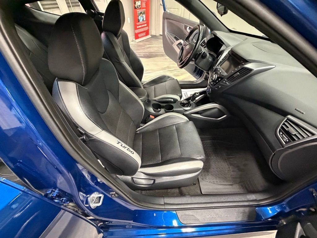 Used 2016 Hyundai Veloster Turbo FWD image 40