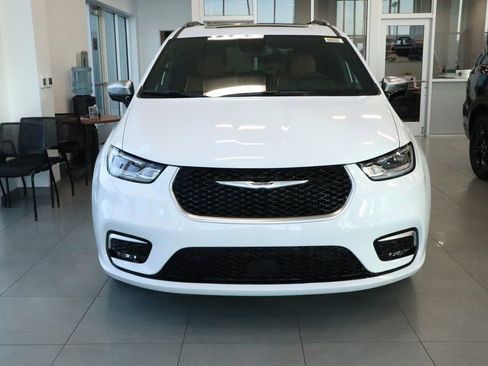 New 2026 Chrysler Pacifica Pinnacle image 10