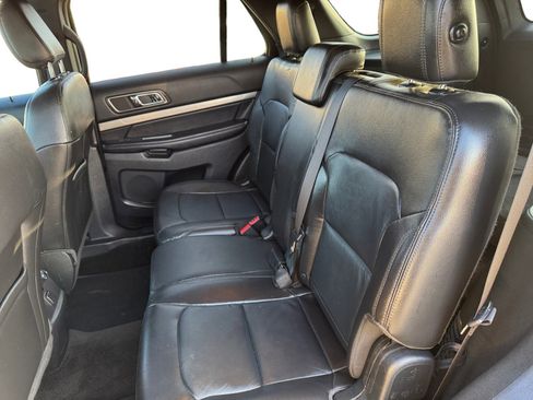Used 2018 Ford Explorer XLT w/ Equipment Group 202A image 13