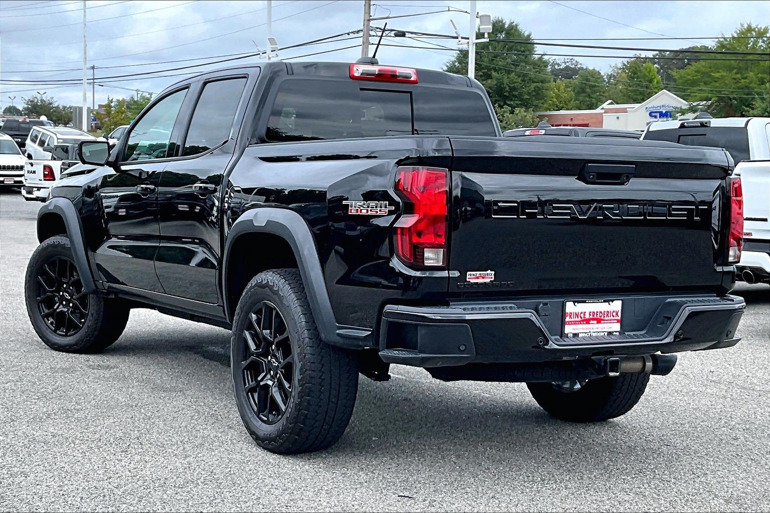 Used 2024 Chevrolet Colorado Trail Boss w/ LPO, Dark Essentials Package AWD/4WD image 9