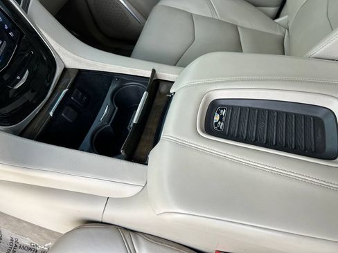Used 2020 Cadillac Escalade Luxury AWD/4WD image 14