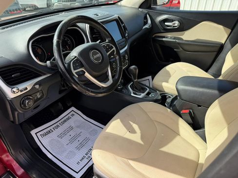 Used 2016 Jeep Cherokee Latitude w/ Cold Weather Group AWD/4WD image 8