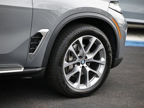 Used 2025 BMW X5 sDrive40i w/ Climate Comfort Package image 6