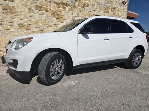 Used 2015 Chevrolet Equinox LS FWD image 2