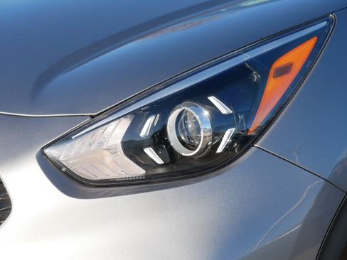 Certified 2022 Kia Niro Touring Special Edition image 16