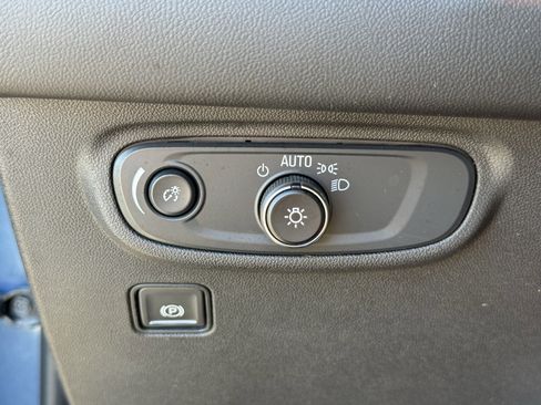 Used 2024 GMC Terrain SLE image 26