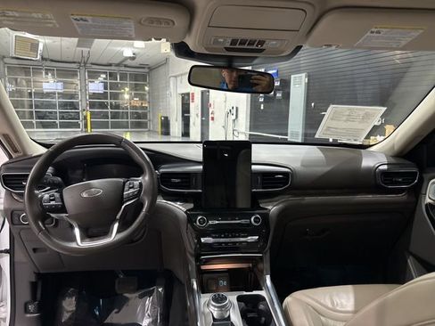 Used 2022 Ford Explorer Platinum w/ Equipment Group 601A image 23