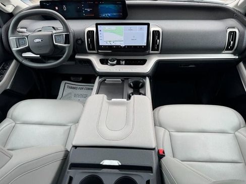 Used 2025 Ford Expedition Active image 12