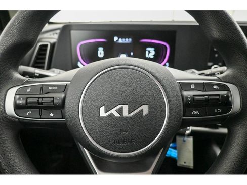 Used 2023 Kia Sportage LX image 11