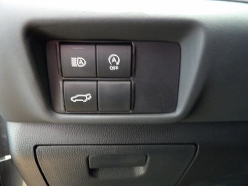 Used 2024 Toyota Highlander XLE AWD/4WD image 28