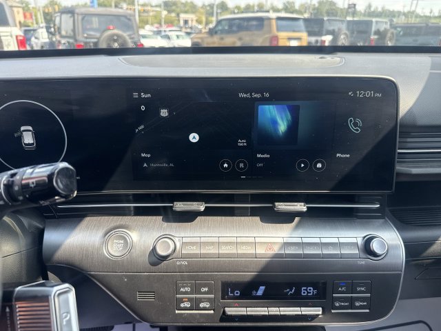 Used 2024 Hyundai Kona Limited AWD/4WD image 16