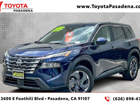 Used 2025 Nissan Rogue SV FWD image 1
