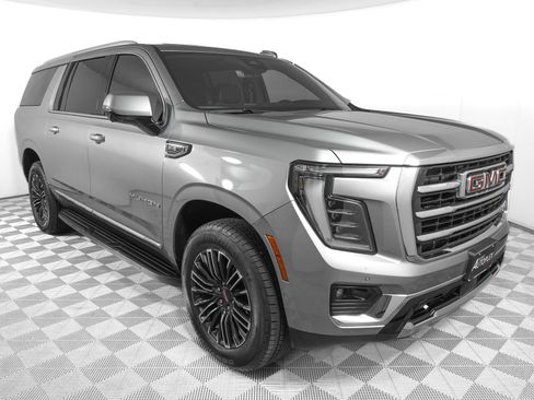 Used 2025 GMC Yukon XL Elevation w/ Elevation Premium Package AWD/4WD image 2