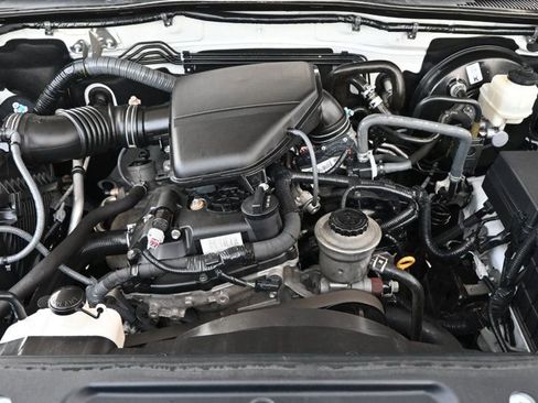 Used 2018 Toyota Tacoma SR image 15