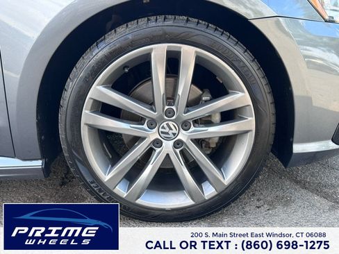 Used 2018 Volkswagen Passat 2.0T R-Line FWD image 25