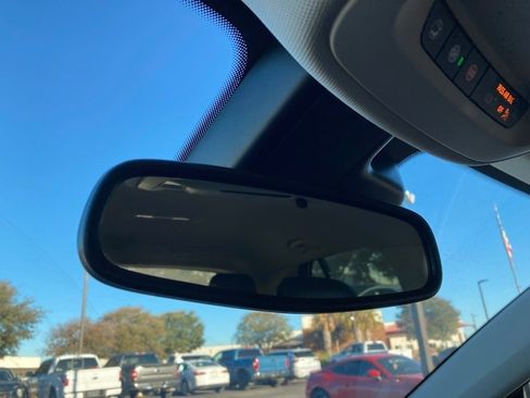 Used 2023 Buick Envision Essence image 25