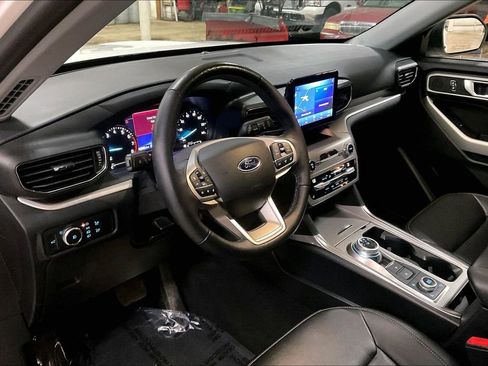 Certified 2020 Ford Explorer XLT w/ Equipment Group 202A AWD/4WD image 13