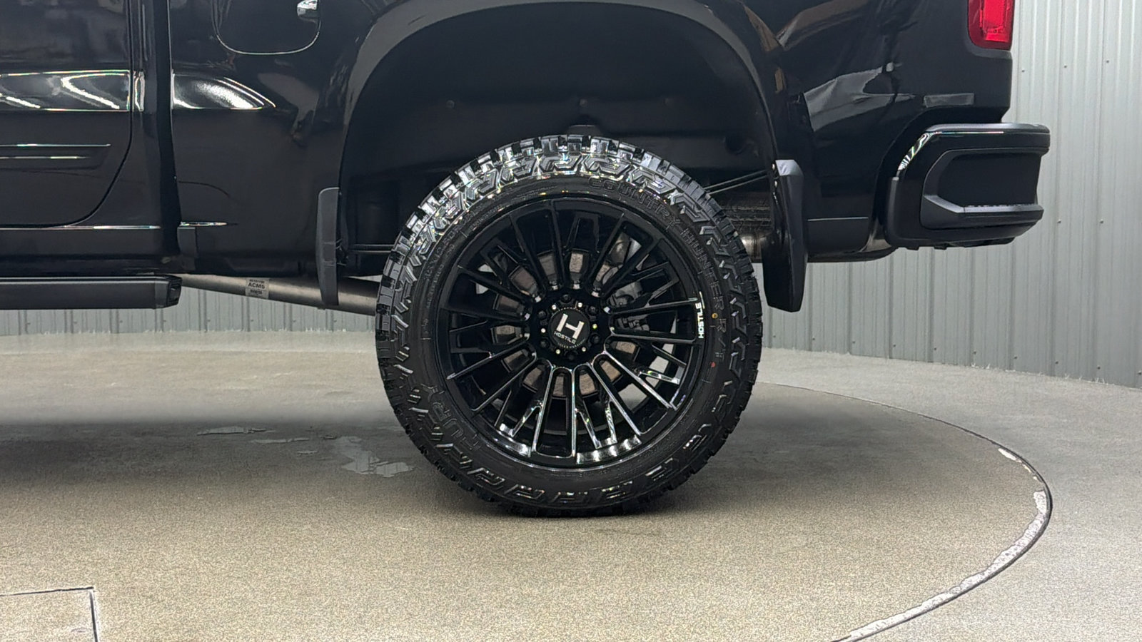 Used 2026 Chevrolet Silverado 1500 High Country w/ Midnight Edition AWD/4WD image 11
