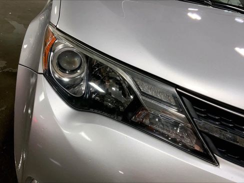 Used 2015 Toyota RAV4 Limited image 27