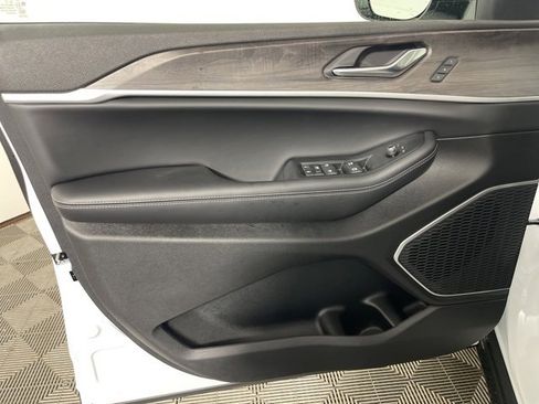 New 2025 Jeep Grand Cherokee Limited w/ Trailer Tow Package image 10