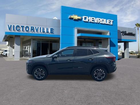 Used 2025 Chevrolet Trax LT FWD image 8