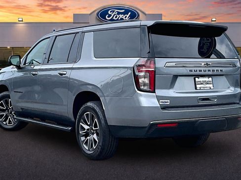 Used 2022 Chevrolet Suburban Z71 w/ Luxury Package AWD/4WD image 2
