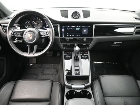 Certified 2023 Porsche Macan AWD/4WD image 6