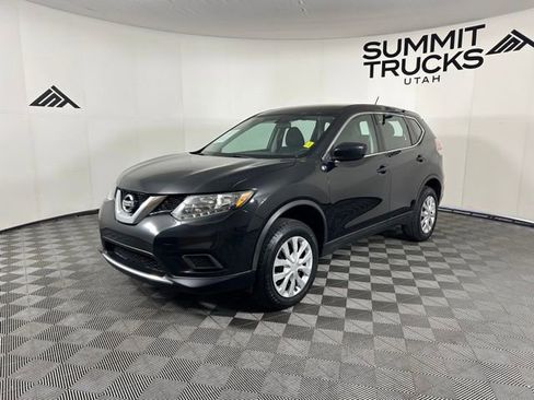 Used 2016 Nissan Rogue S image 2