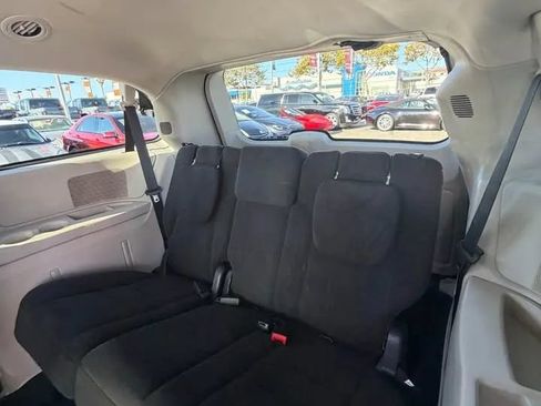 Used 2014 Dodge Grand Caravan SXT FWD image 9
