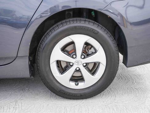 Used 2015 Toyota Prius Two w/ Preferred Accessory Package FWD image 10