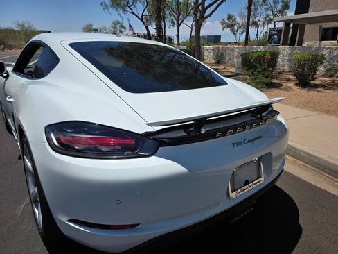 Used 2018 Porsche 718 Cayman RWD image 15