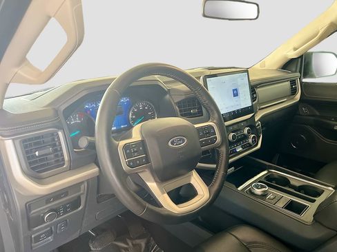 Used 2024 Ford Expedition XLT RWD image 9