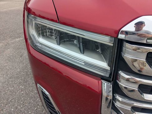 Used 2023 GMC Acadia SLT AWD/4WD image 10