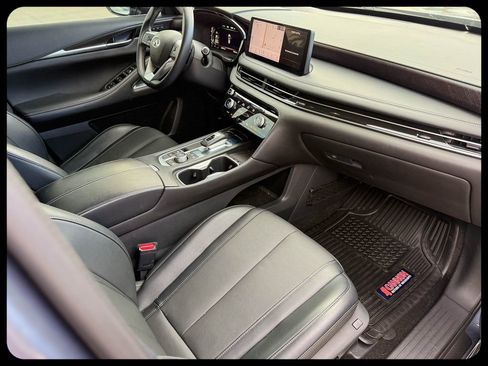 Used 2023 INFINITI QX60 Sensory w/ Vision Package FWD image 9