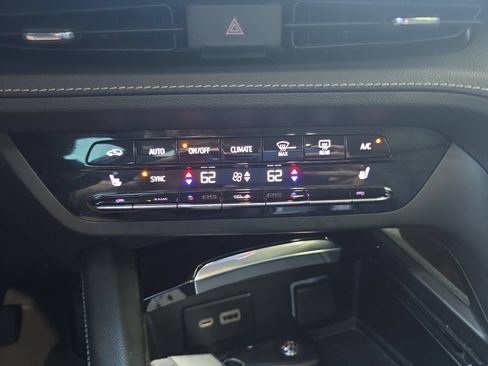 Used 2023 Buick Envision Essence FWD image 21